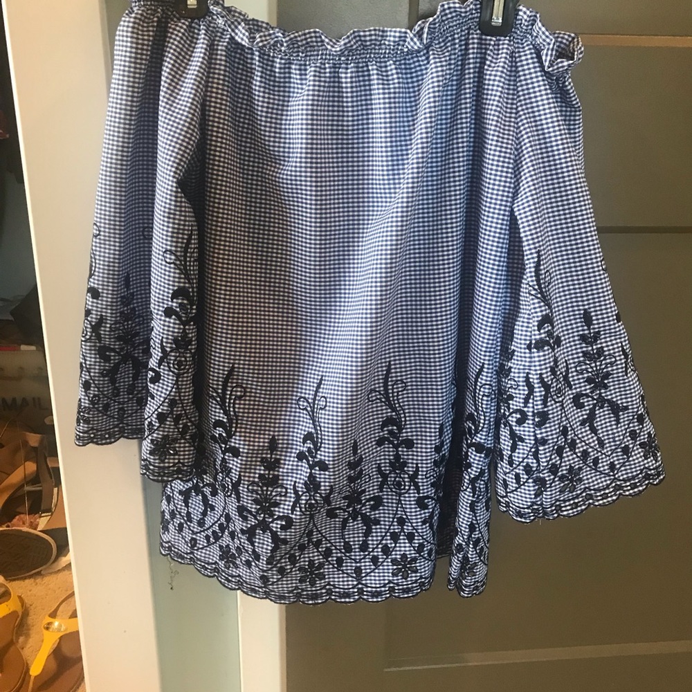 Off the shoulder  Design is embroidery.